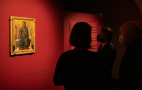 Zwiedzanie wystawy, obraz Paola Uccella - "Madonna z Dzieciątkiem"