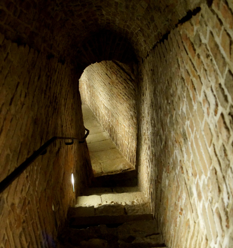 Zdjęcie tunelu historycznego w Zamku